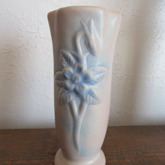 Van Briggle Heather Pink and Blue Daffodil Vase - Picture 2 of 5